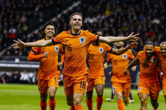 Joey Veerman celebra un gol con los Países Bajos (Foto: Cordon Press).