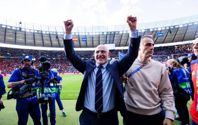 Luis de la Fuente celebra el triunfo de España ante Croacia (Foto: SeFutbol).