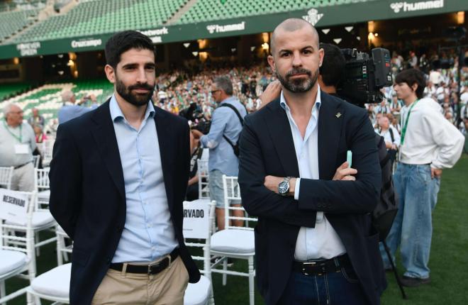 Álvaro Ladrón de Guevara y Manu Fajardo, en el Benito Villamarín (Foto: Kiko Hurtado)