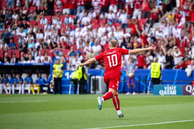 Christian Eriksen celebrando el gol contra Eslovenia (Cordon Press)