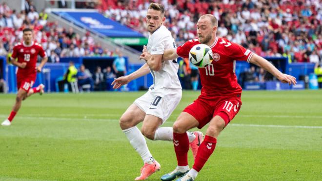 Christian Eriksen, durante el Eslovenia-Dinamarca de la Eurocopa 2024 (foto: Cordon Press).