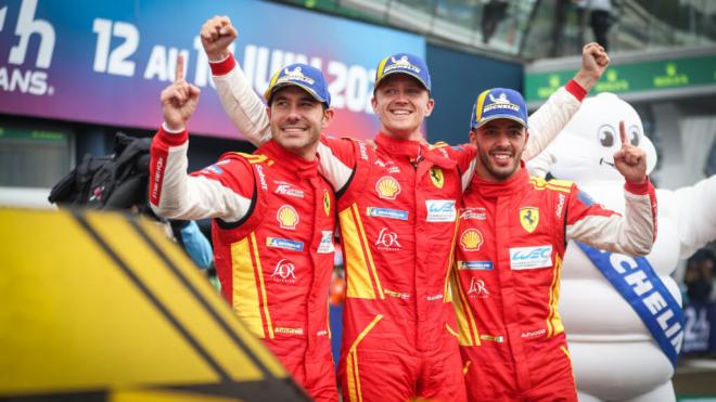 Miguel Molina, junto al resto de campeones, con Ferrari, de las 24 Horas de Le Mans.