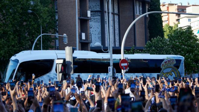 El autobús del Real Madrid antes del partido frente al FC Barcelona (Fuente: Cordon Press)