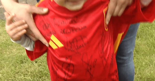 La camiseta firmada por la Selección (Foto: ElDesmarque)