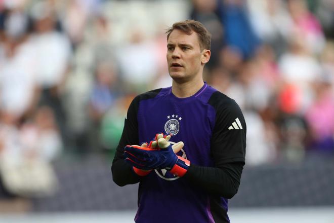 Manuel Neuer, durante un calentamiento de Alemania (Foto: Cordon Press).