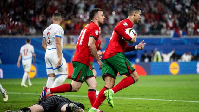 Cristiano en el primer gol de Portugal (Cordon Press)