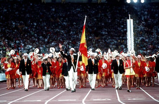 Felipe VI portando la bandera en Barcelona'92 (Foto: Cordon Press)