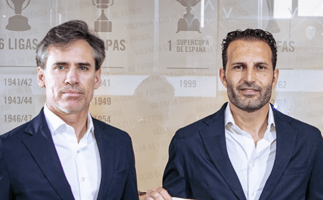 Miguel Ángel Corona y Rubén Baraja (Foto: Valencia CF).