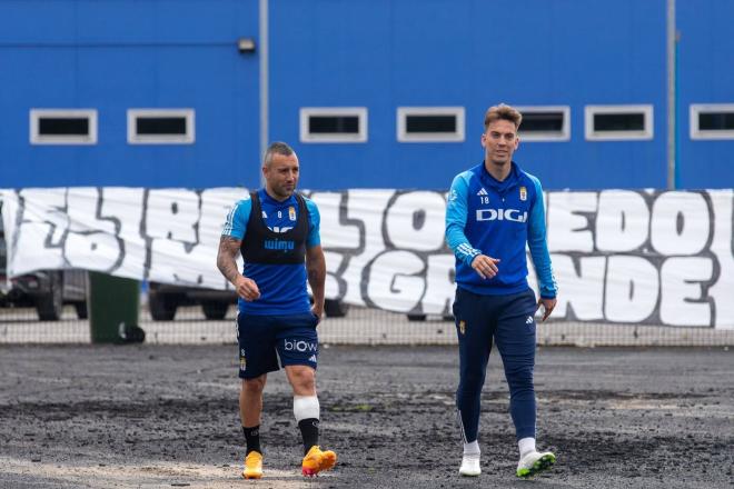 Cazorla y Paulino, durante un entrenamiento (Foto: Real Oviedo).