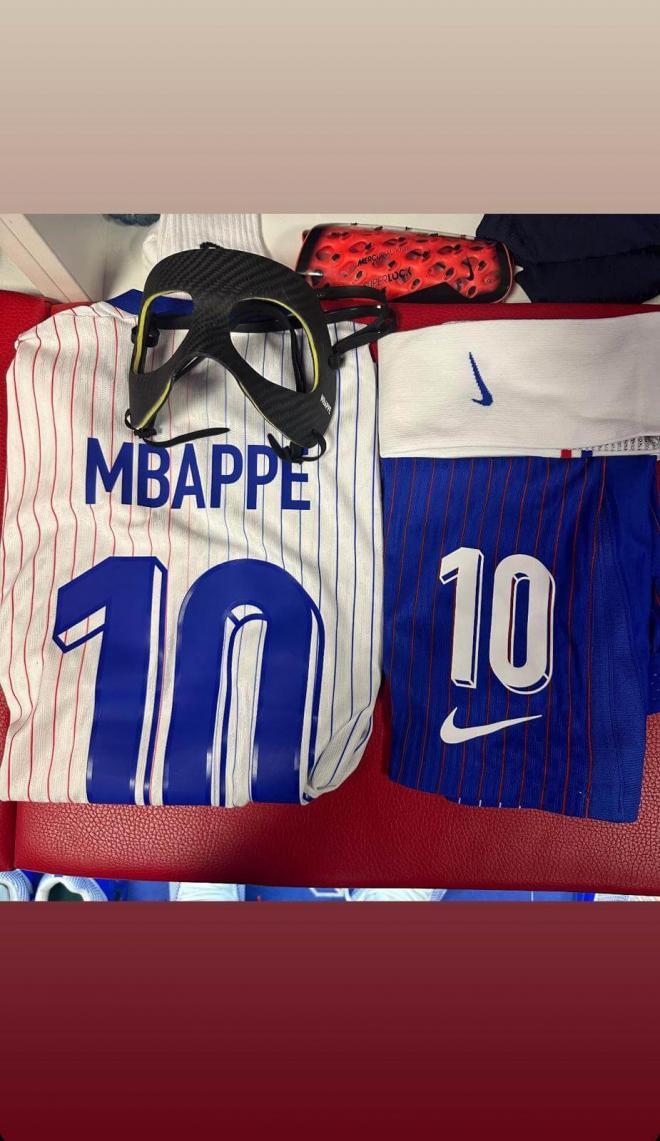 La máscara con la que jugará Mbappé ante Países Bajos (Instagram: @k.mbappe)
