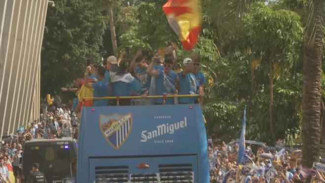 Los jugadores del Málaga durante la celebración del ascenso