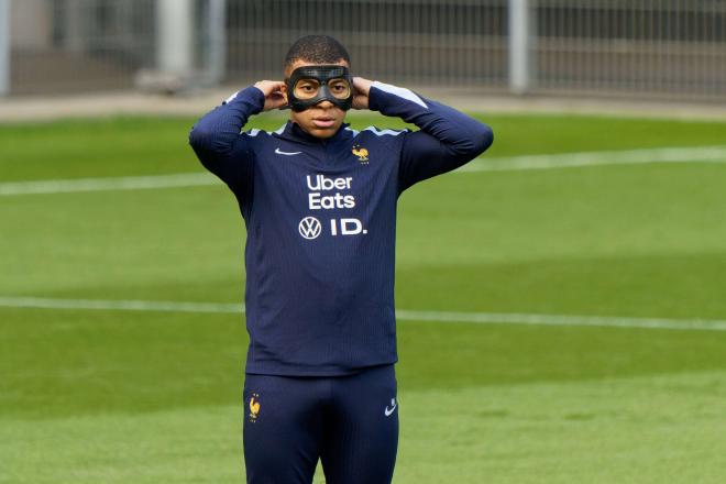 Kylian Mbappé, en un entrenamiento con Francia durante la Eurocopa (Foto: Cordon Press).