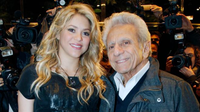 Shakira junto a su padre William Mebarak en un evento (Europa Press)