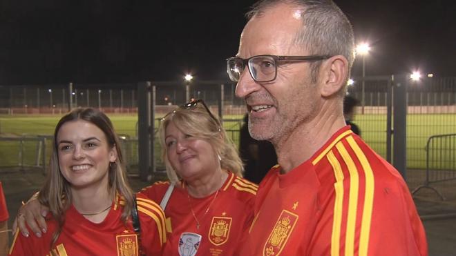 Los padres y la novia de Dani Vivian hablan con ElDesmarque tras su debut en la Eurocopa de Alemania.