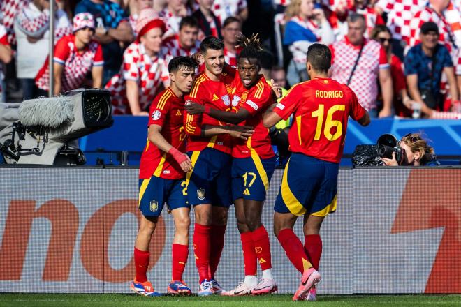 Rodrigo celebra con Morata su gol ante Croacia (Cordon Press)