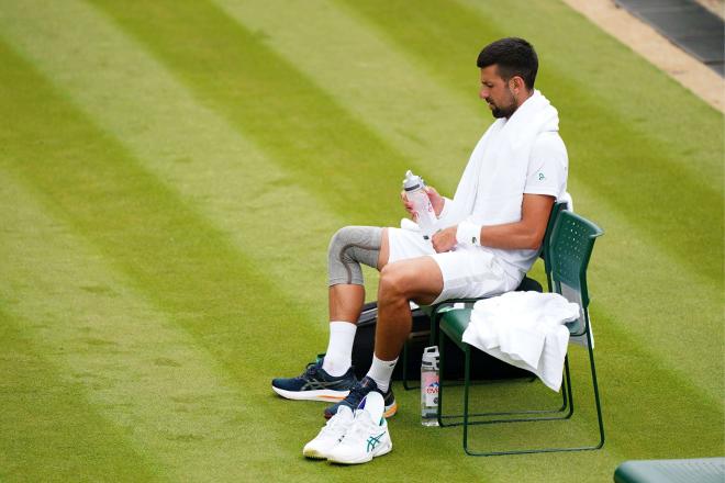 Novak Djokovic, durante su partido ante Medvedev en Hurlingham (Foto: Cordon Press).