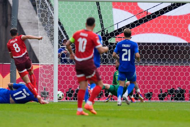 El primer gol de Suiza a Italia (Cordon Press)