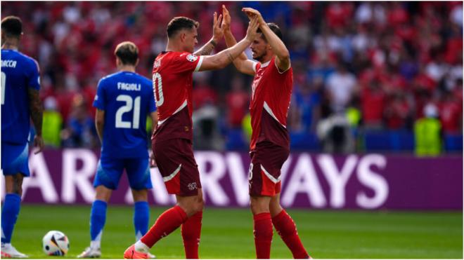 Los jugadores de Suiza celebrando uno de los goles ante Italia (Cordon Press)