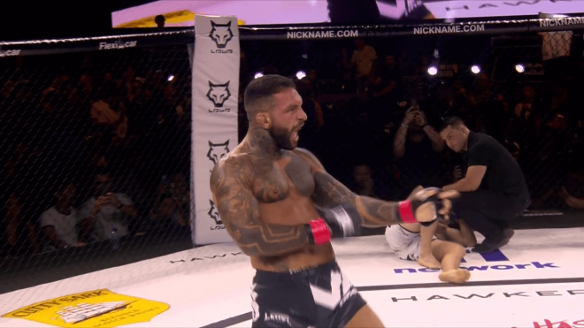Franco Tenaglia demuestra por qué es el rey en la velada WAR MMA