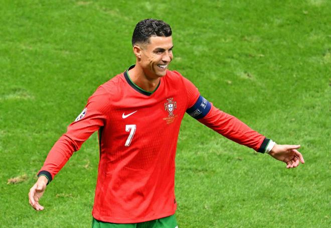 Cristiano Ronaldo en una acción ante Eslovenia (Cordon Press)