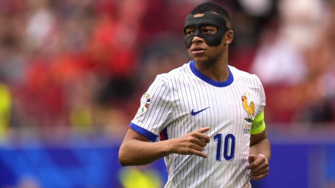 Kylian Mbappé con la máscara en la Eurocopa 2024 (Cordon Press)