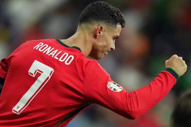Cristiano Ronaldo, tras marcar su penalti en el Portugal - Eslovenia (Foto: Cordon Press)