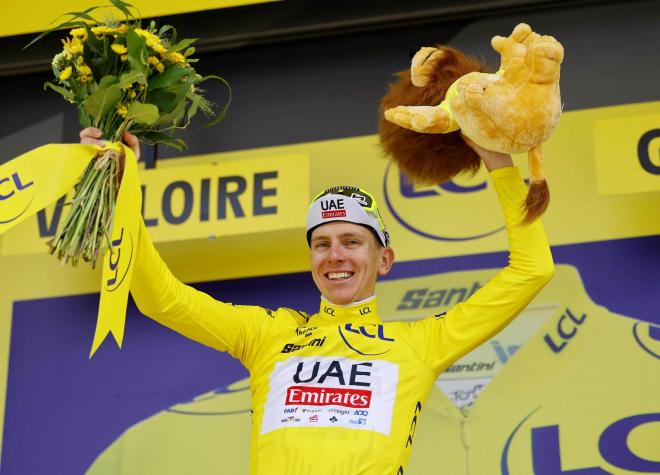 Tadej Pogacar celebrando su victoria en la cuarta etapa del Tour de Francia (Foto: EFE).