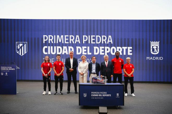 Gil Marín, Almeida y Cerezo, inaugurando las obras de la Ciudad Deportiva del Atlético (Foto: ATM