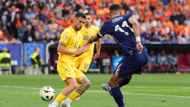 Cody Gakpo hizo el primero de los goles de Países Bajos ante Rumanía en la Eurocopa 2024 (foto: C