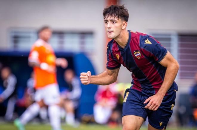 Cambra, celebrando un gol con la camiseta del Atlético Levante (Foto: LUD).