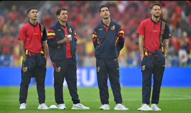 Zubimendi, Oyarzabal, Merino y Reniro, con la selección española (Foto: Instagram).