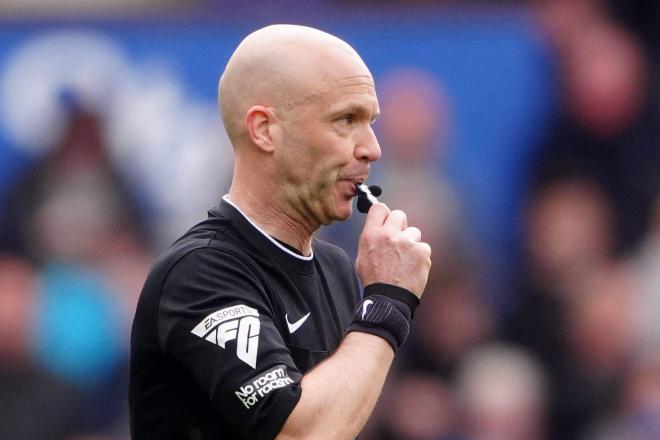 Anthony Taylor en un partido de la Premier League (Foto: Cordon Press)