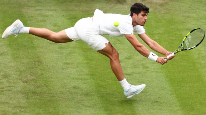 Carlos Alcaraz en el partido de segunda ronda de Wimbledon (Cordon Press)