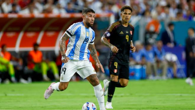 Nicolás Otamendi, durante el Argentina-Perú (Foto: Cordon Press).