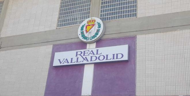 La vuelta del escudo al Estadio José Zorrilla