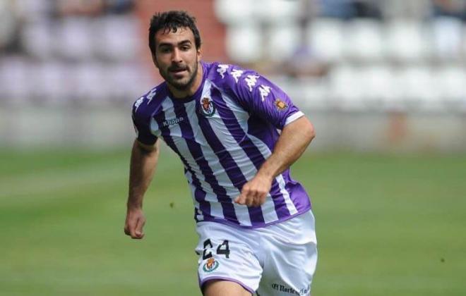 Mikel Balenciaga con la camiseta del Real Valladolid