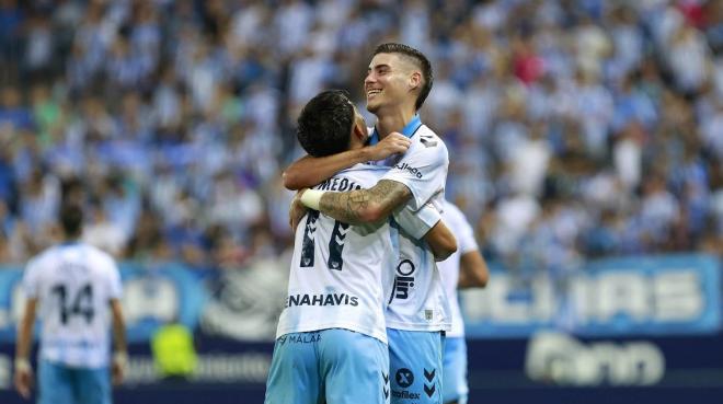 Roberto Fernández celebra un gol con Kevin Medina (Foto: Málaga CF).