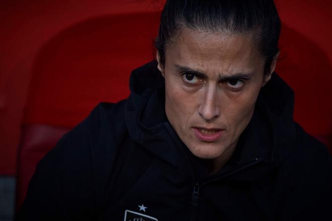 Montse Tomé, en el banquillo durante un partido de la selección femenina de fútbol (FOTO: Cordó