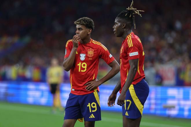 Lamine Yamal con Nico Williams con la Selección Española (Cordon Press)