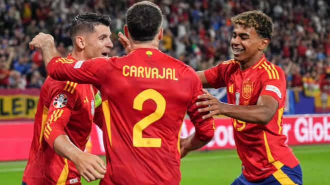 Daniel Carvajal, Lamine Yamal y Álvaro Morata celebrando un gol (Cordon Press)