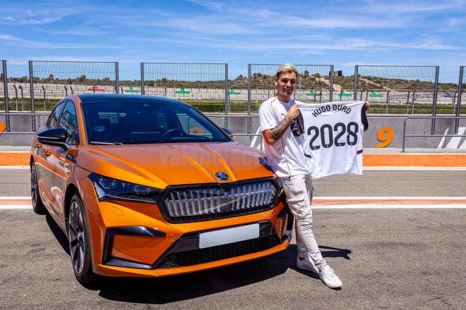 Hugo Duro renueva con el Valencia CF hasta 2028 (Foto: Valencia CF).