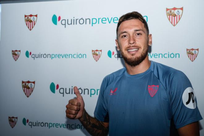 Ocampos, en la primera jornada de reconocimientos médicos del Sevilla (Foto: SFC).