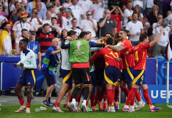 Los jugadores de la Selección celebran un gol ante Alemania (Foto: Cordon Press)