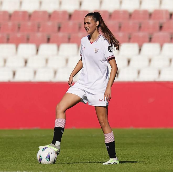 Teresa Mérida disputó la pasada temporada 22 partidos con el '4' del Sevilla (Foto: SEVILLA FC).