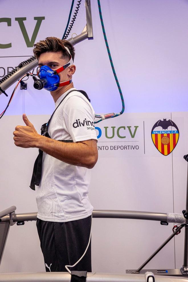 Pepelu, durante las pruebas médicas (Foto: Valencia CF).