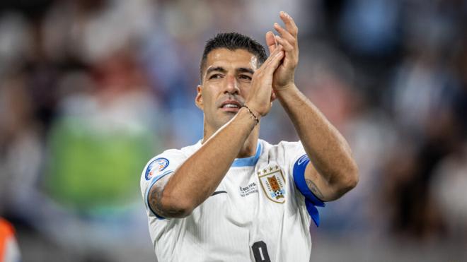 Luis Suárez durante un partido con Uruguay (Fuente: @Uruguay)