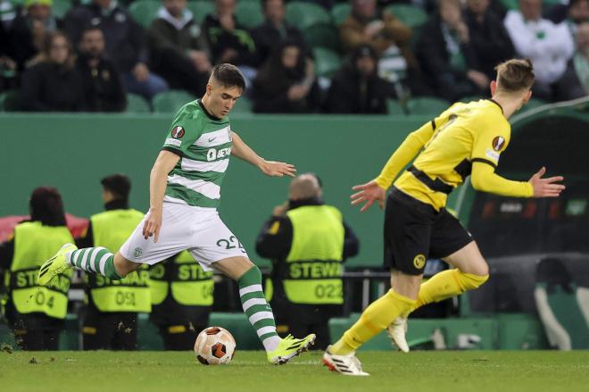 Iván Fresneda, con el Sporting (Foto: Cordon Press).