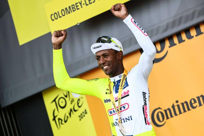 Biniam Girmay celebra su segundo triunfo en el Tour de Francia 2024 (Foto: Cordon Press).