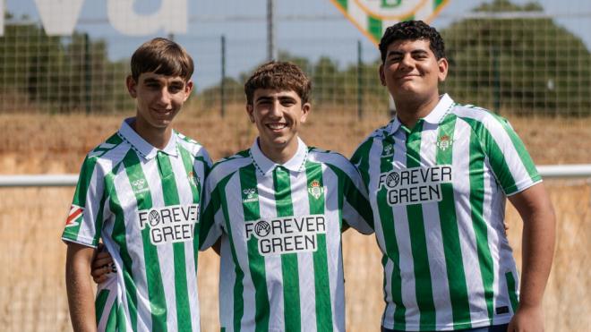 Los Colgaos en su colaboración con el Real Betis (Fuente: @RealBetis)