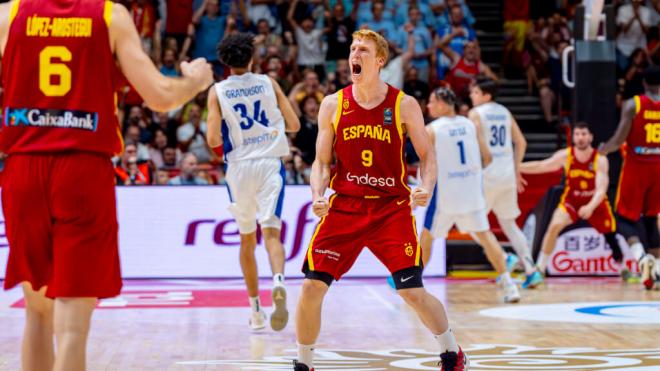 Alberto Díaz en el partido ante Finlandia (Fuente: @BaloncestoESP)